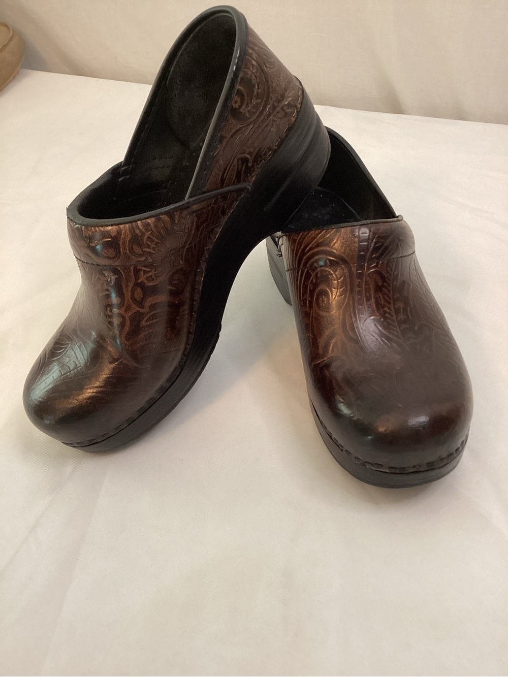 Dansko Women’s Dark Brown Tooled Leather Clogs Size 38 (US 7.5)